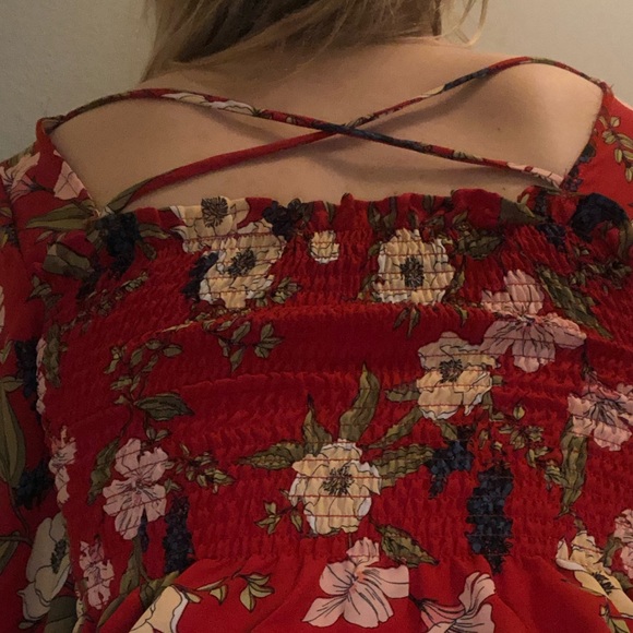 DONATING SOON Heart & Hip floral half sleeve crop top - Picture 8 of 8